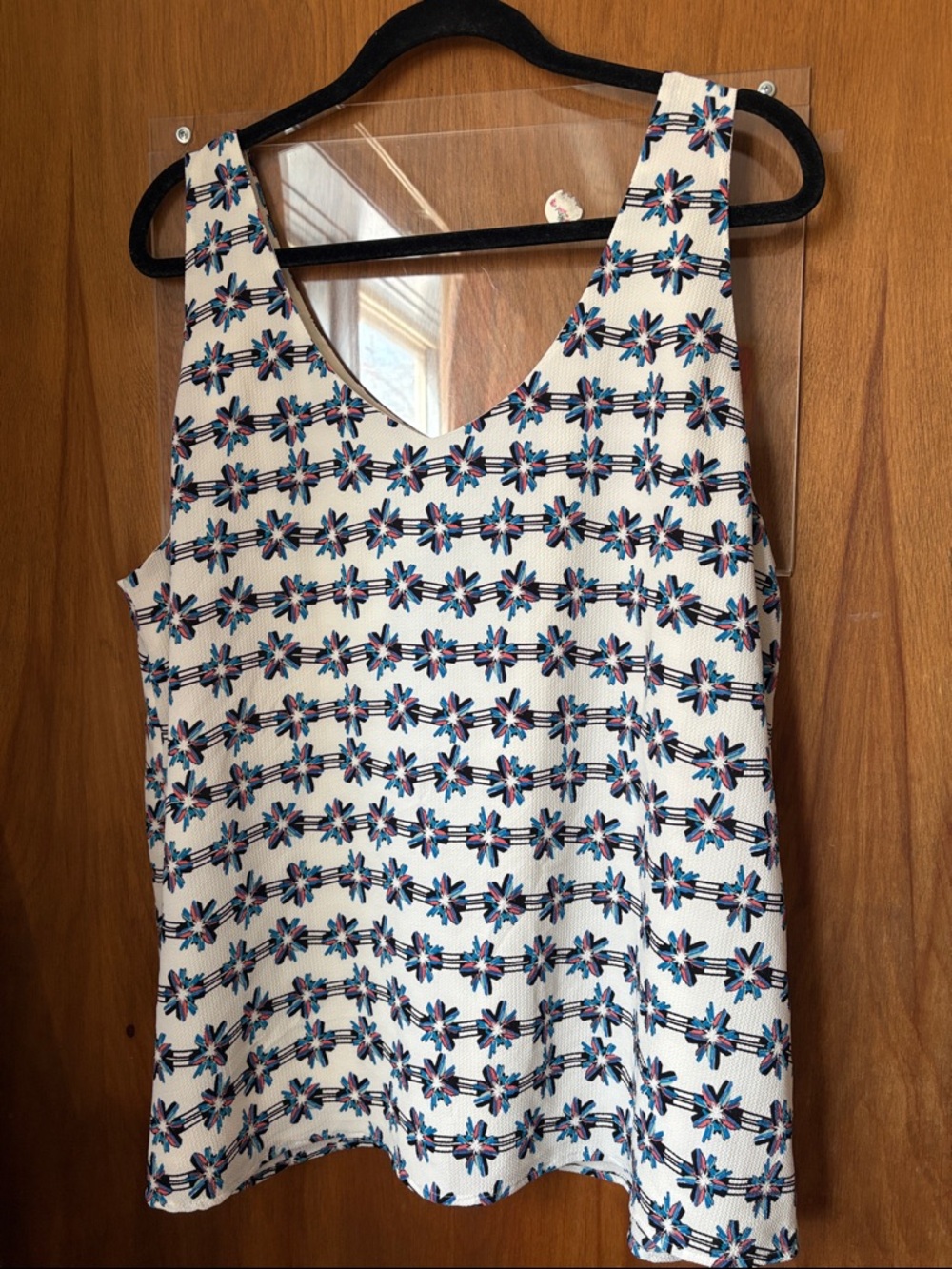 Halogen Sleeveless White Floral V-Neck Tank Top